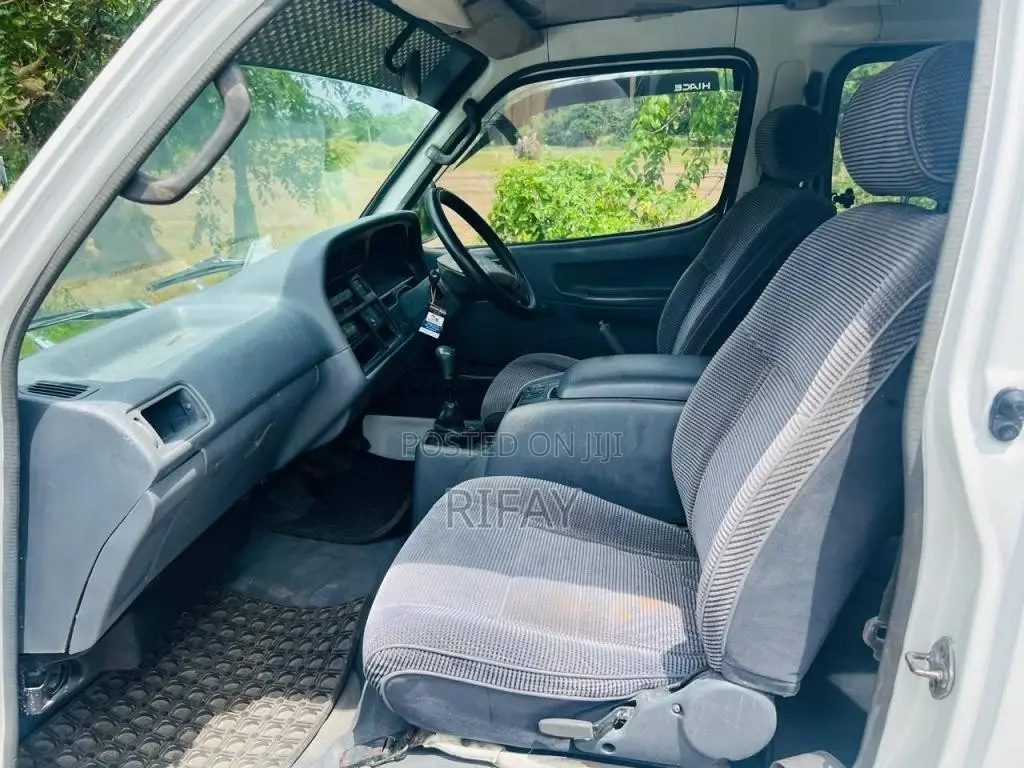 Toyota Dolphin 1992 Van (Used)
