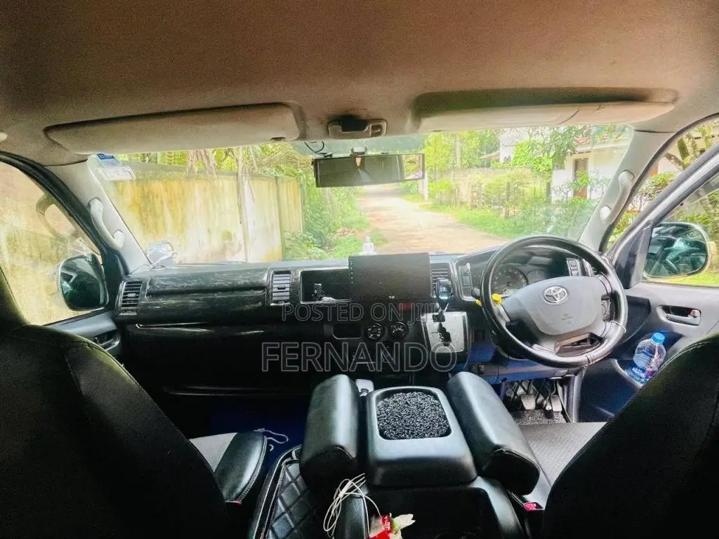 Toyota High Roof 2016 Van (Used)