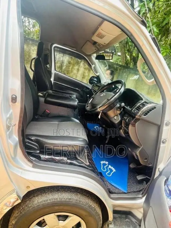 Toyota High Roof 2016 Van (Used)
