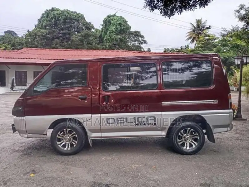Mitsubishi PO5 1987 Van (Used)
