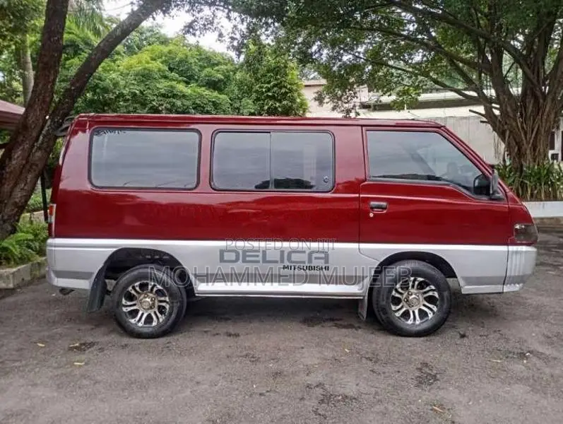 Mitsubishi PO5 1987 Van (Used)