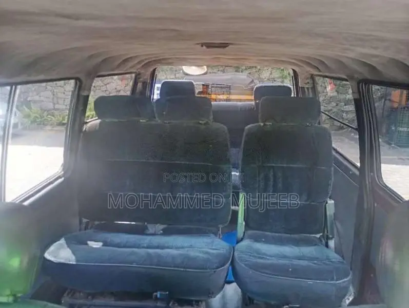 Mitsubishi PO5 1987 Van (Used)