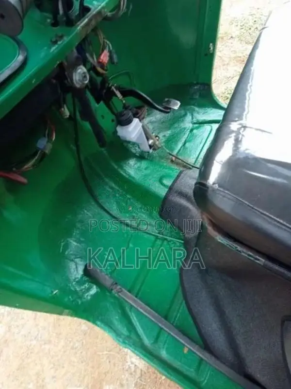 Bajaj 4 Stroke 2007 Three Wheel (Used)