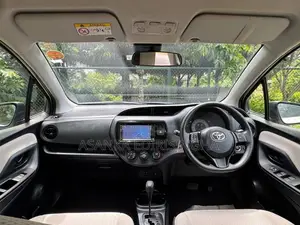 Toyota Vitz 2018 Car (Used)