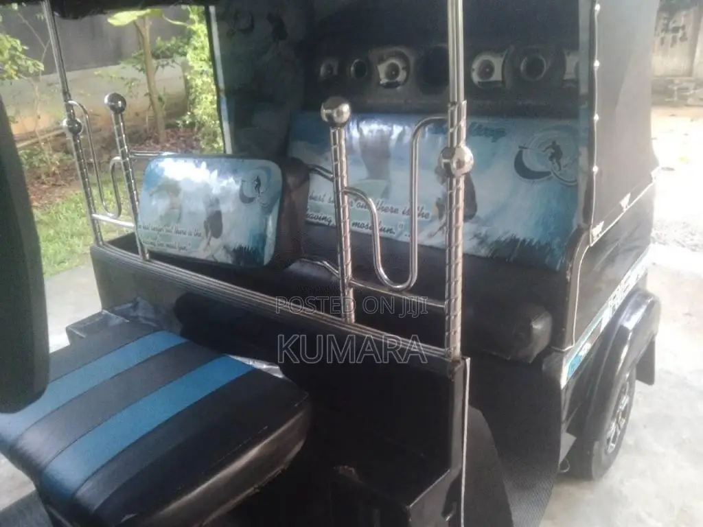 Bajaj 4 Stroke 2009 Three Wheel (Used)