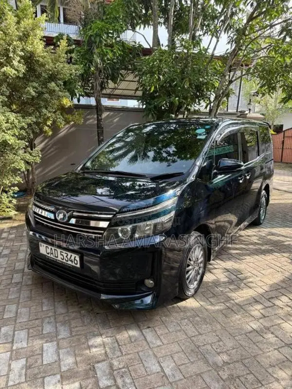 Toyota Voxy 2014 Van (Used)