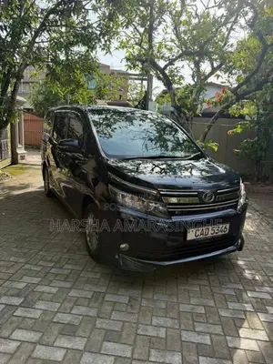 Toyota Voxy 2014 Van (Used)