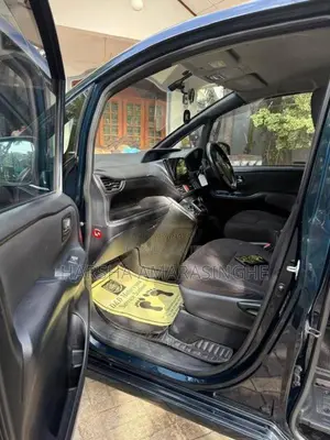 Toyota Voxy 2014 Van (Used)