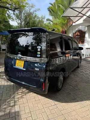 Toyota Voxy 2014 Van (Used)