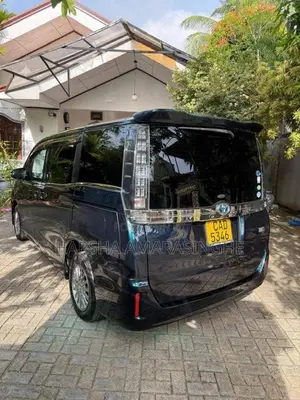 Toyota Voxy 2014 Van (Used)