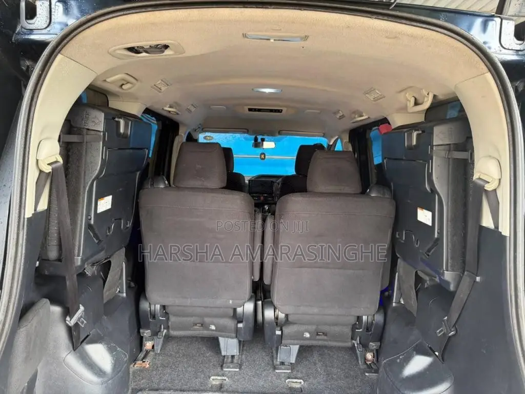 Toyota Voxy 2014 Van (Used)