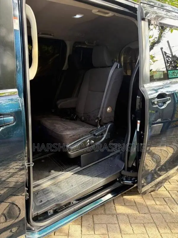 Toyota Voxy 2014 Van (Used)