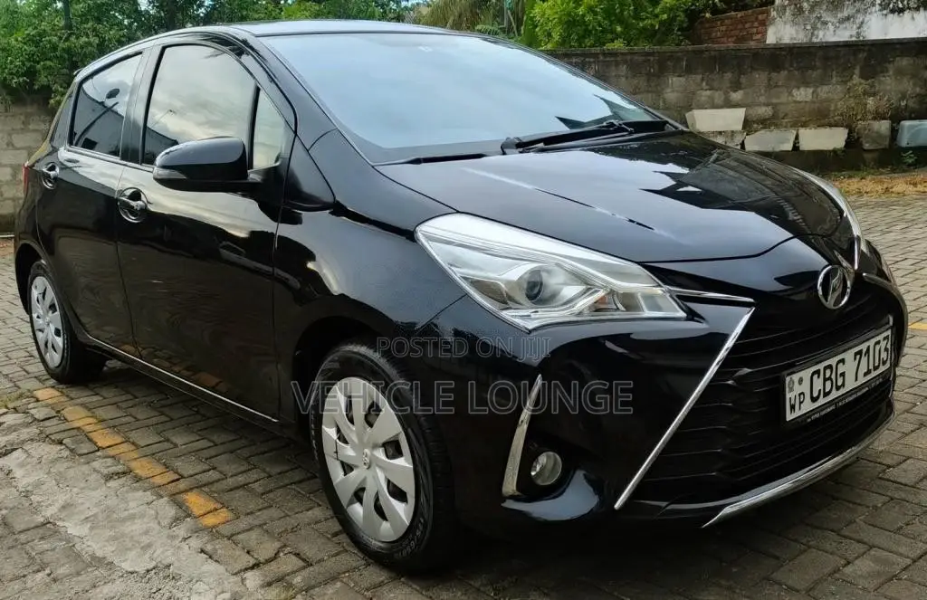 Toyota Vitz 2017 Car (Used)