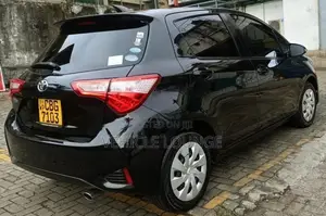 Toyota Vitz 2017 Car (Used)