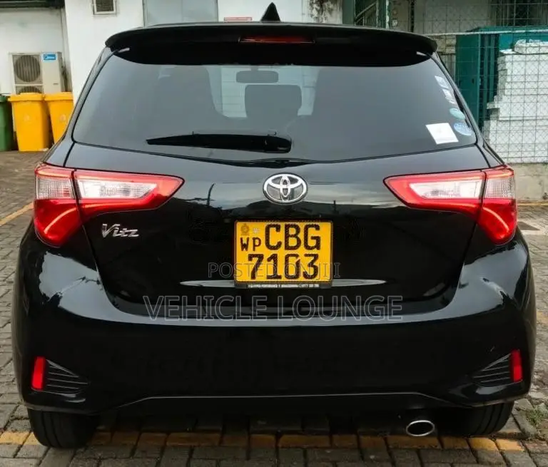Toyota Vitz 2017 Car (Used)