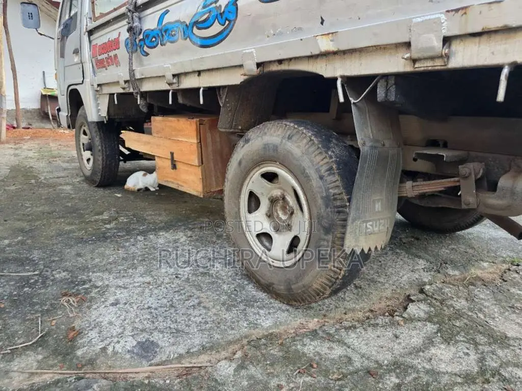 Isuzu ELF 1979 Lorry (Used)