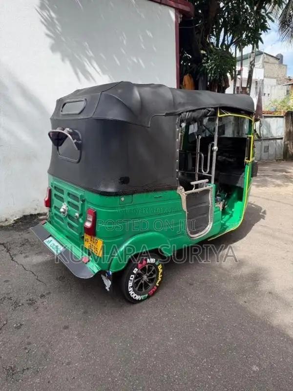 Bajaj 4 Stroke 2014 Three Wheel (Used)