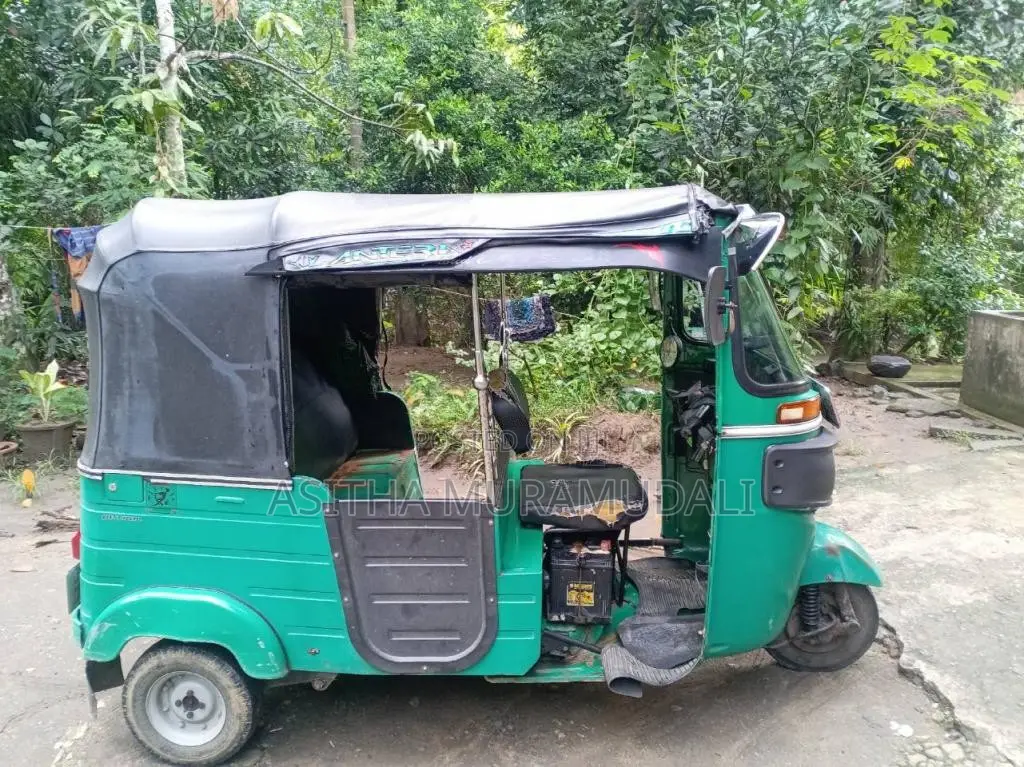 Bajaj 4 stroke 2014 Three Wheel (Used)