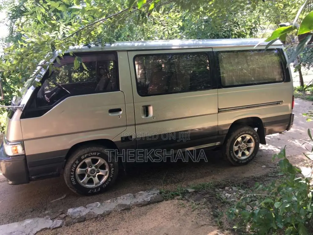 Nissan Caravan 1995 Van (Used)