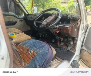 Toyota HIACE 1987 Van (Used)