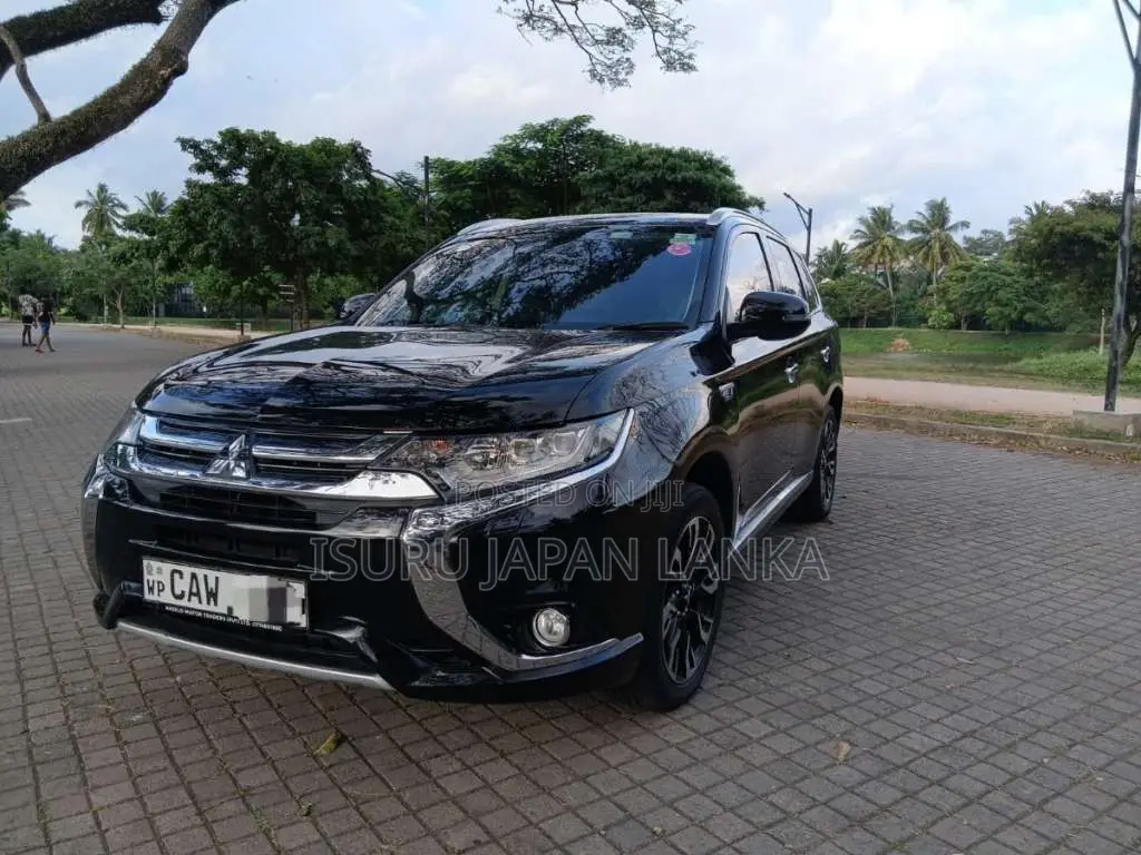 Mitsubishi Outlander NAVI PREMIUM PLUS 2016 SUV (Used)