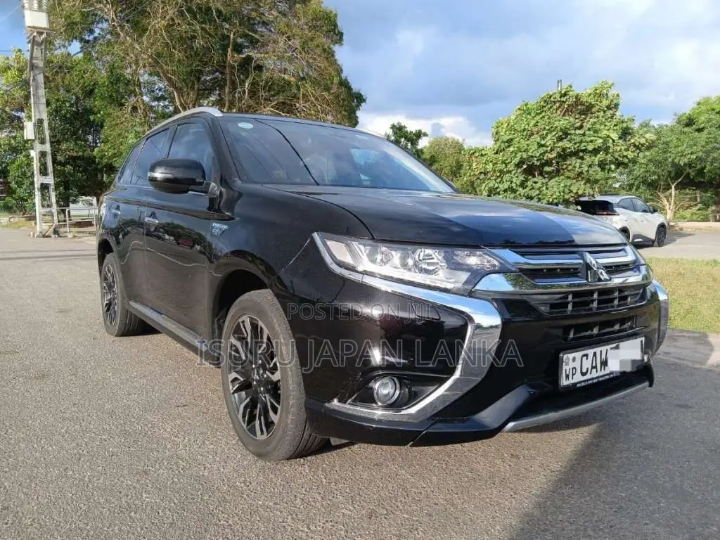 Mitsubishi Outlander NAVI PREMIUM PLUS 2016 SUV (Used)