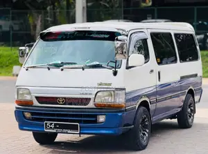 Toyota Hiace Dolphin LH113 1990 Van (Used)