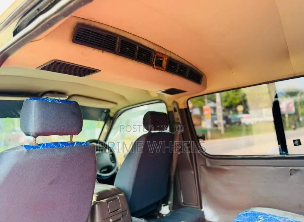 Toyota Hiace Dolphin LH113 1990 Van (Used)