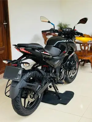 Bajaj Pulsar N160 2025 Motorbike (Used)