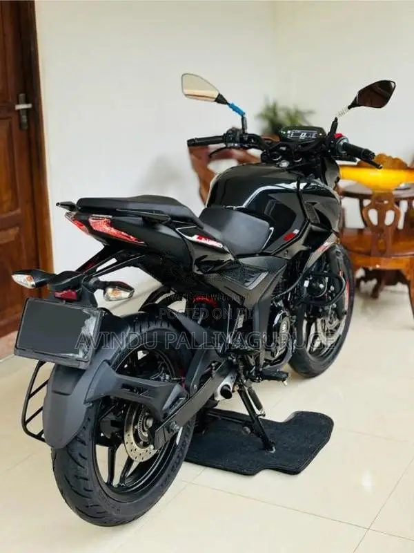 Bajaj Pulsar N160 2025 Motorbike (Used)