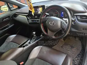Toyota CHR NGX50 Turbo 2018 SUV (Used)