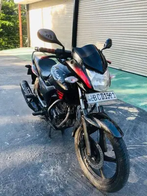 Hero Hunk 2015 Motorbike (Used)