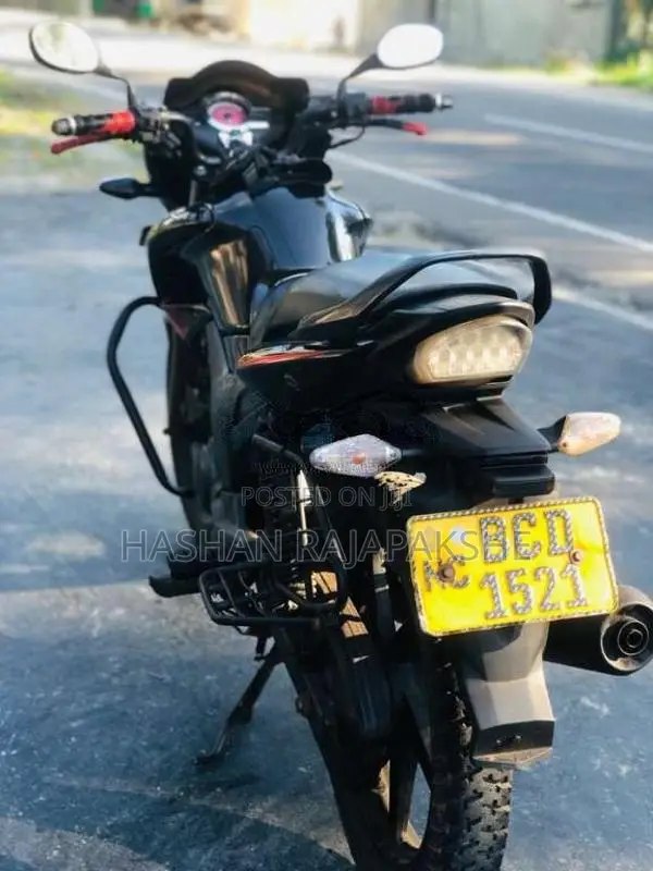Hero Hunk 2015 Motorbike (Used)