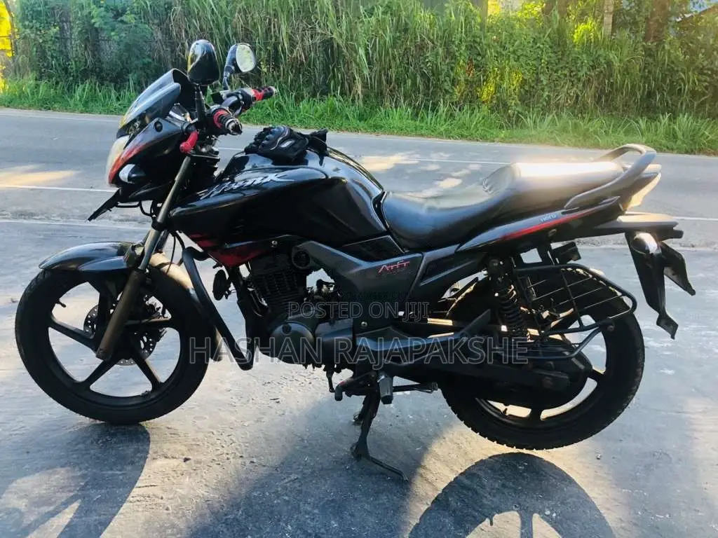 Hero Hunk 2015 Motorbike (Used)