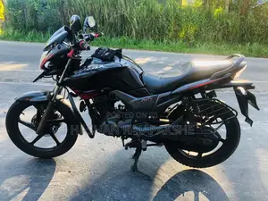 Hero Hunk 2015 Motorbike (Used)