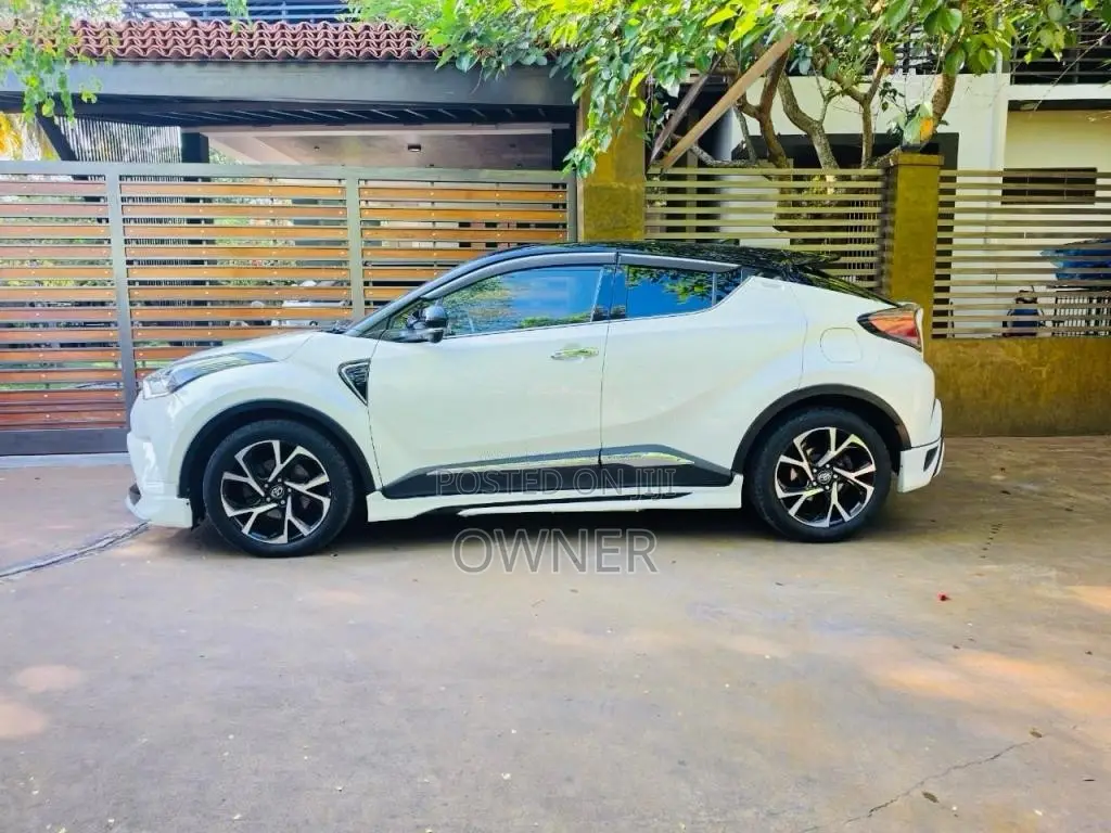 Toyota CHR NGX50 2018 SUV (Used)