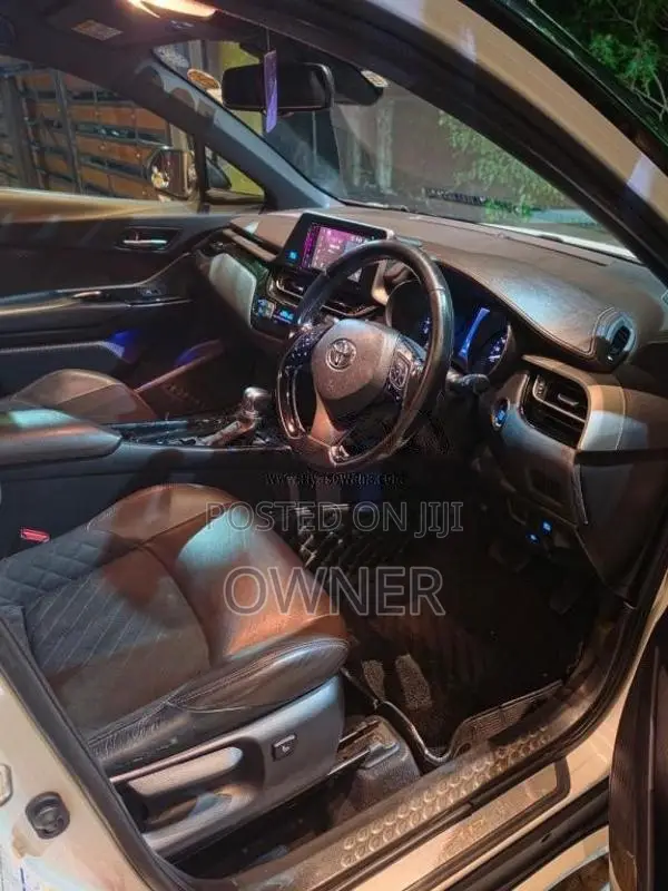 Toyota CHR NGX50 2018 SUV (Used)