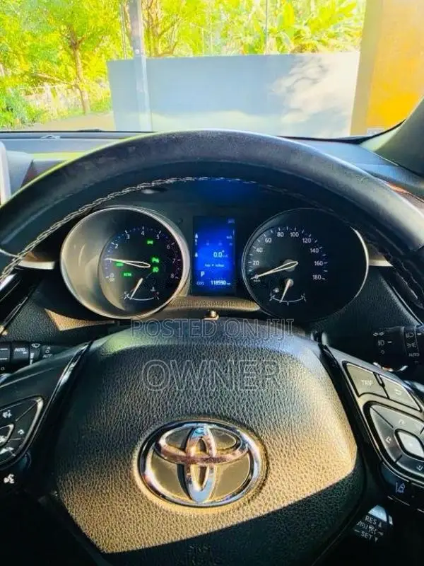 Toyota CHR NGX50 2018 SUV (Used)