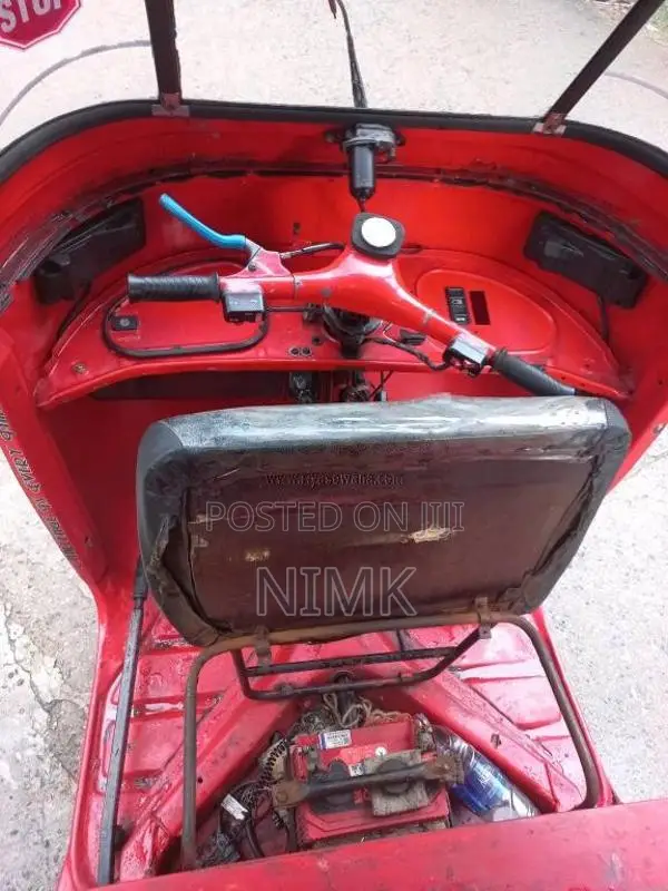 Bajaj RE 2 Stroke 2005 Three Wheel (Used)