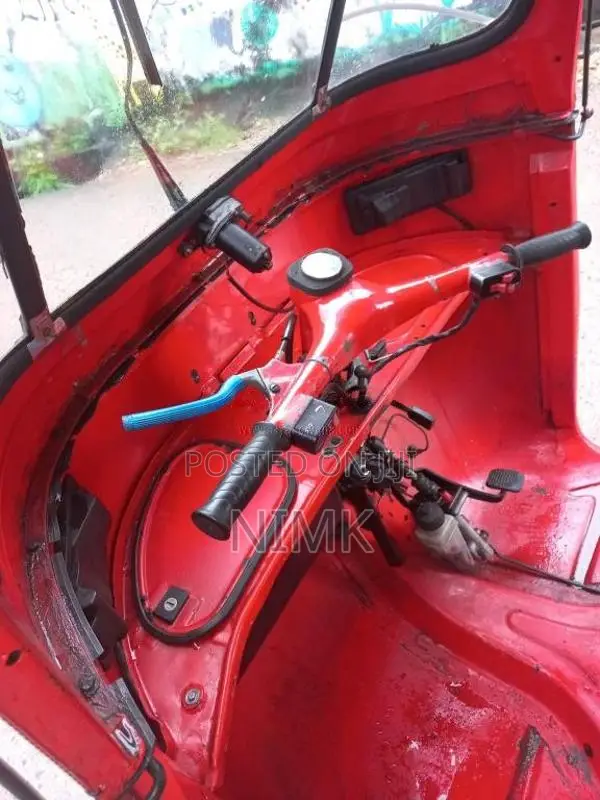 Bajaj RE 2 Stroke 2005 Three Wheel (Used)