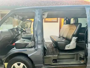 Nissan E25 2007 Van (Used)