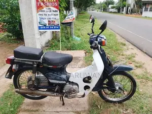 Honda Super Cub Custom 50 Japan 2002 Motorbike (Used)