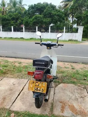 Honda Super Cub Custom 50 Japan 2002 Motorbike (Used)