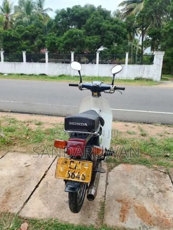 Honda Super Cub Custom 50 Japan 2002 Motorbike (Used)