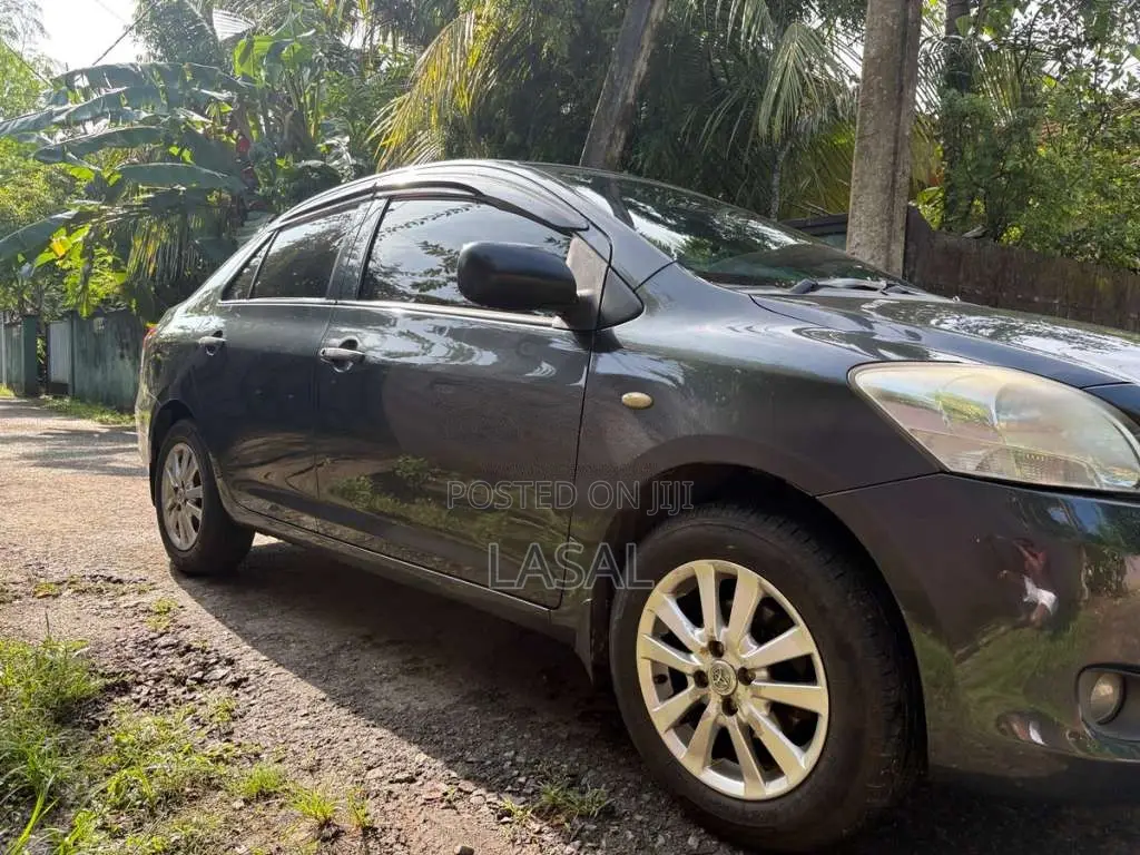 Toyota Yaris 2011 Car (Used)