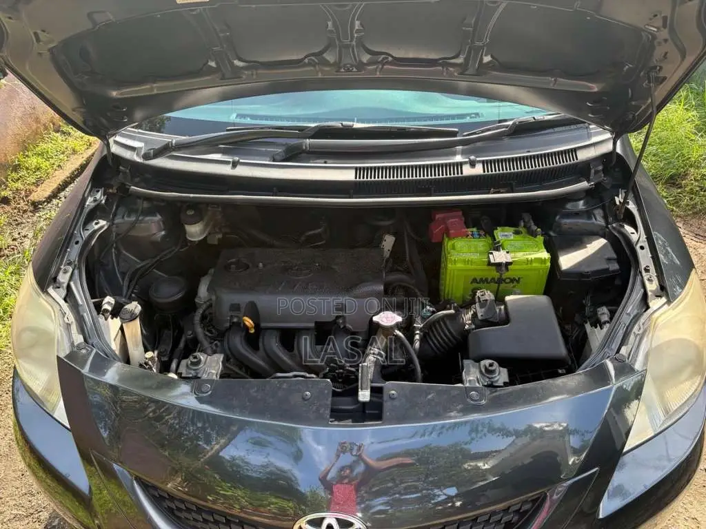 Toyota Yaris 2011 Car (Used)