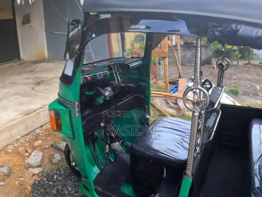 Bajaj 4 Stroke 2010 Three Wheel (Used)