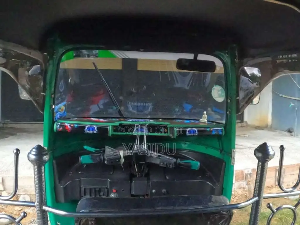 Bajaj 4 Stroke 2010 Three Wheel (Used)