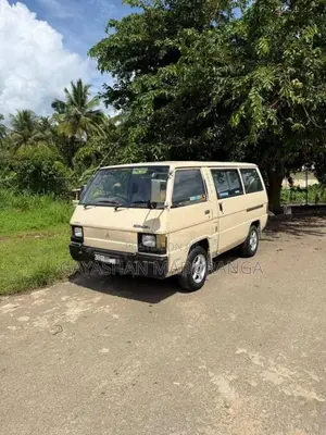 Mitsubishi L300 1982 Van (Used)