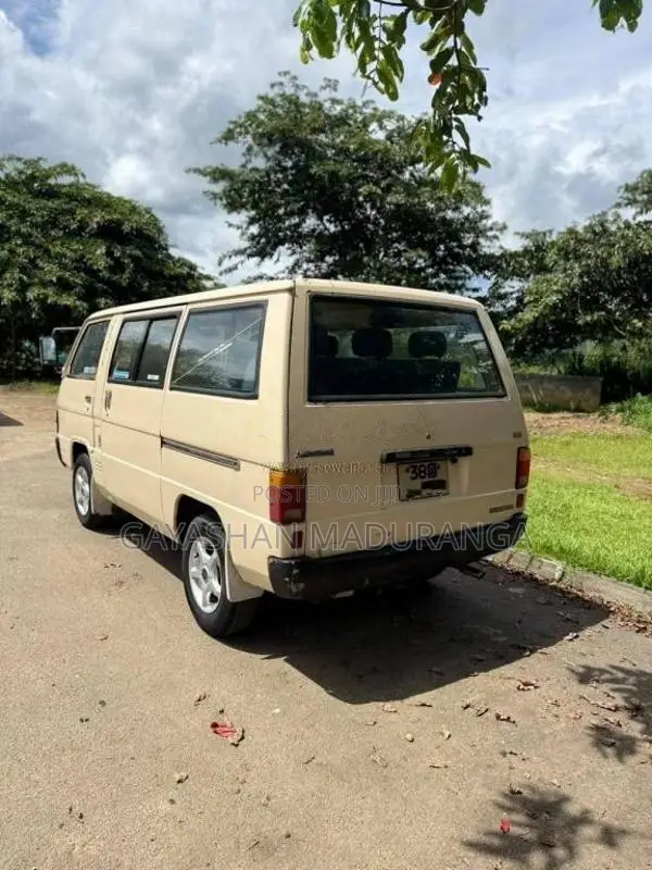 Mitsubishi L300 1982 Van (Used)
